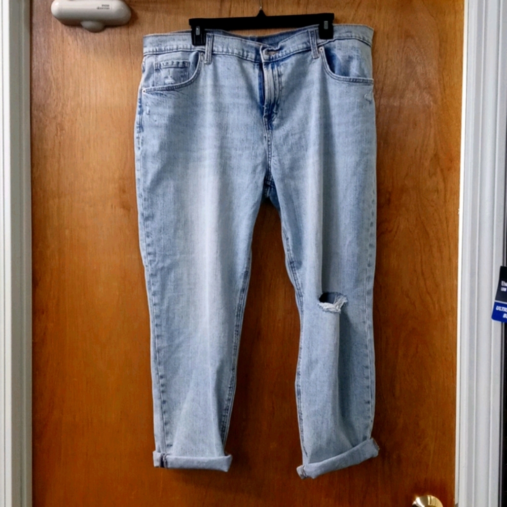 Distressed Boyfriend jeans